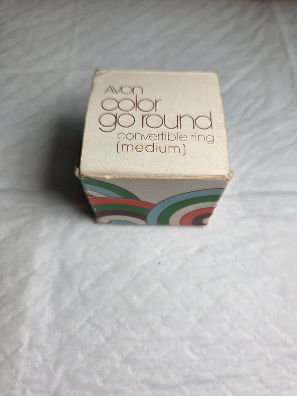 VINTAGE 1977 AVON COLOR GO ROUND BAKELITE RING SET WITH BOX - COMPLETE SET! - Picture 2 of 5